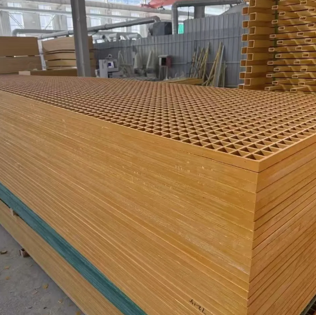 High-Strength Lightweight Molded FRP Grating Walkway